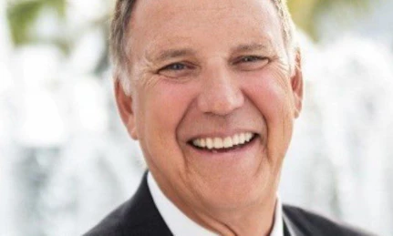 Carl-Moeller Headshot.jpg